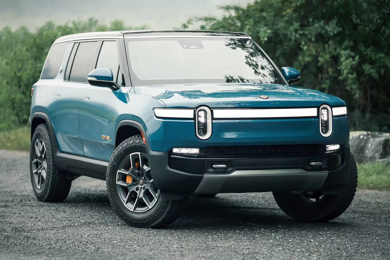 Rivian R1S Tri Max